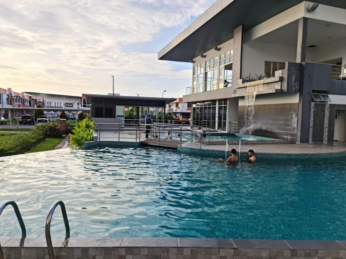 Rhr Deluxe Guesthouse Kinarut Papar Sabah - Pool View Εξωτερικό φωτογραφία